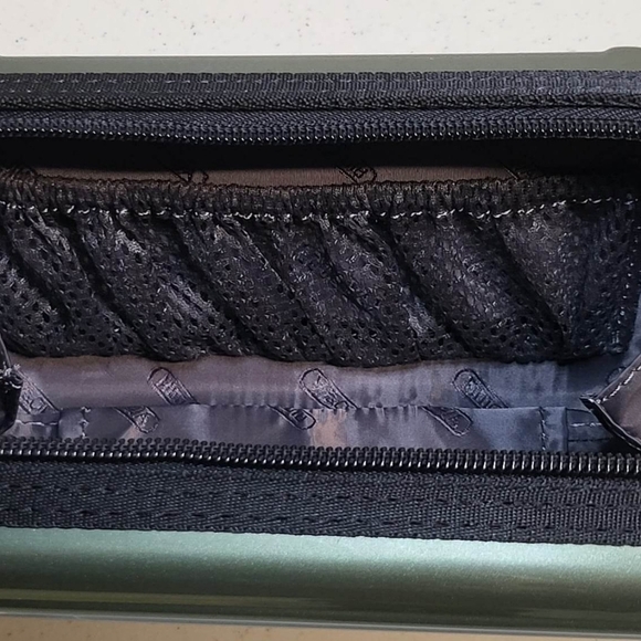 ✨ Rimowa Accessory Case - Picture 6 of 9